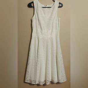 ~OooLa Lacey Lace ~ White New York & Company Sz 2 (6)